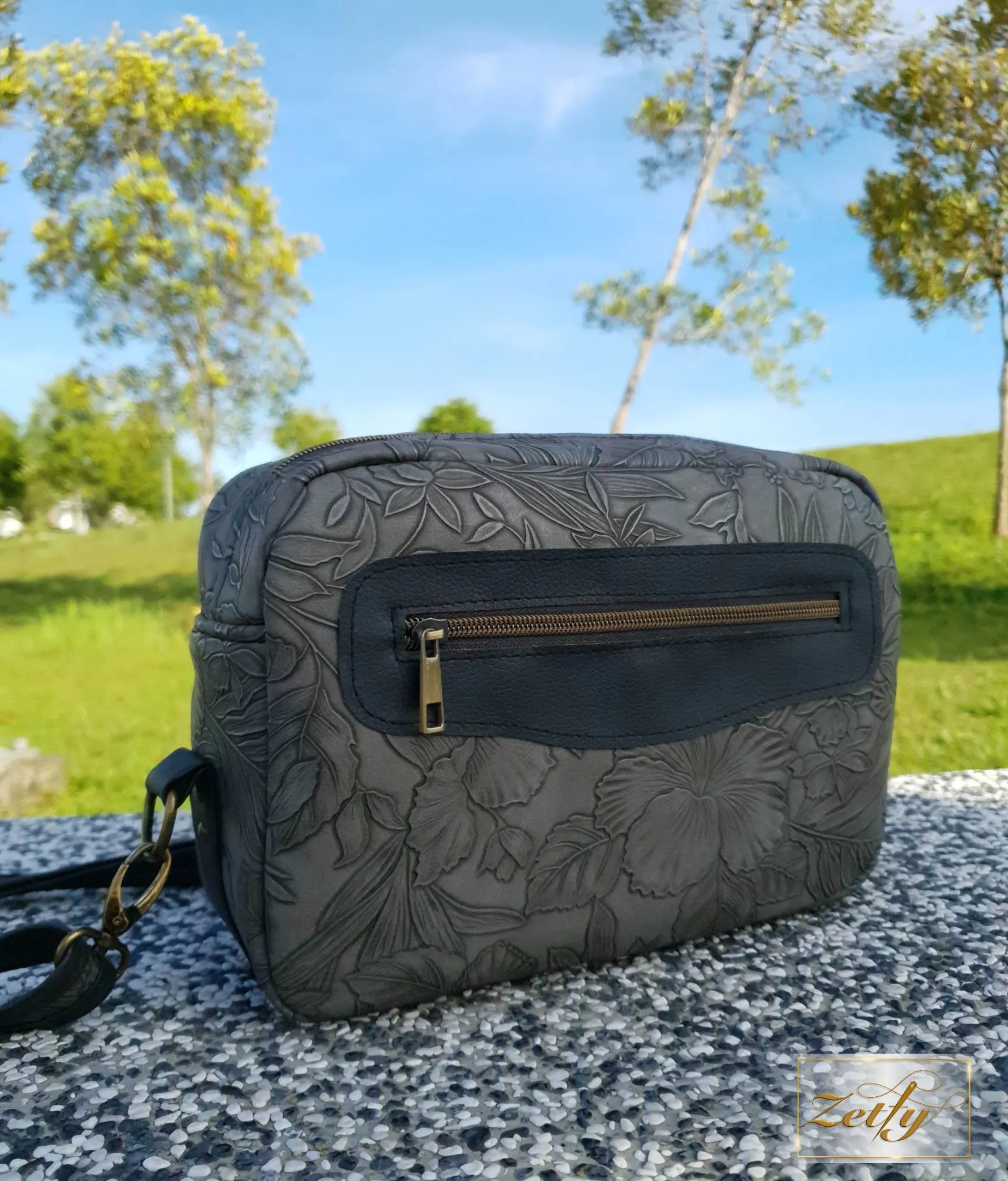 Sewing Pattern with video | The Laverna Crossover