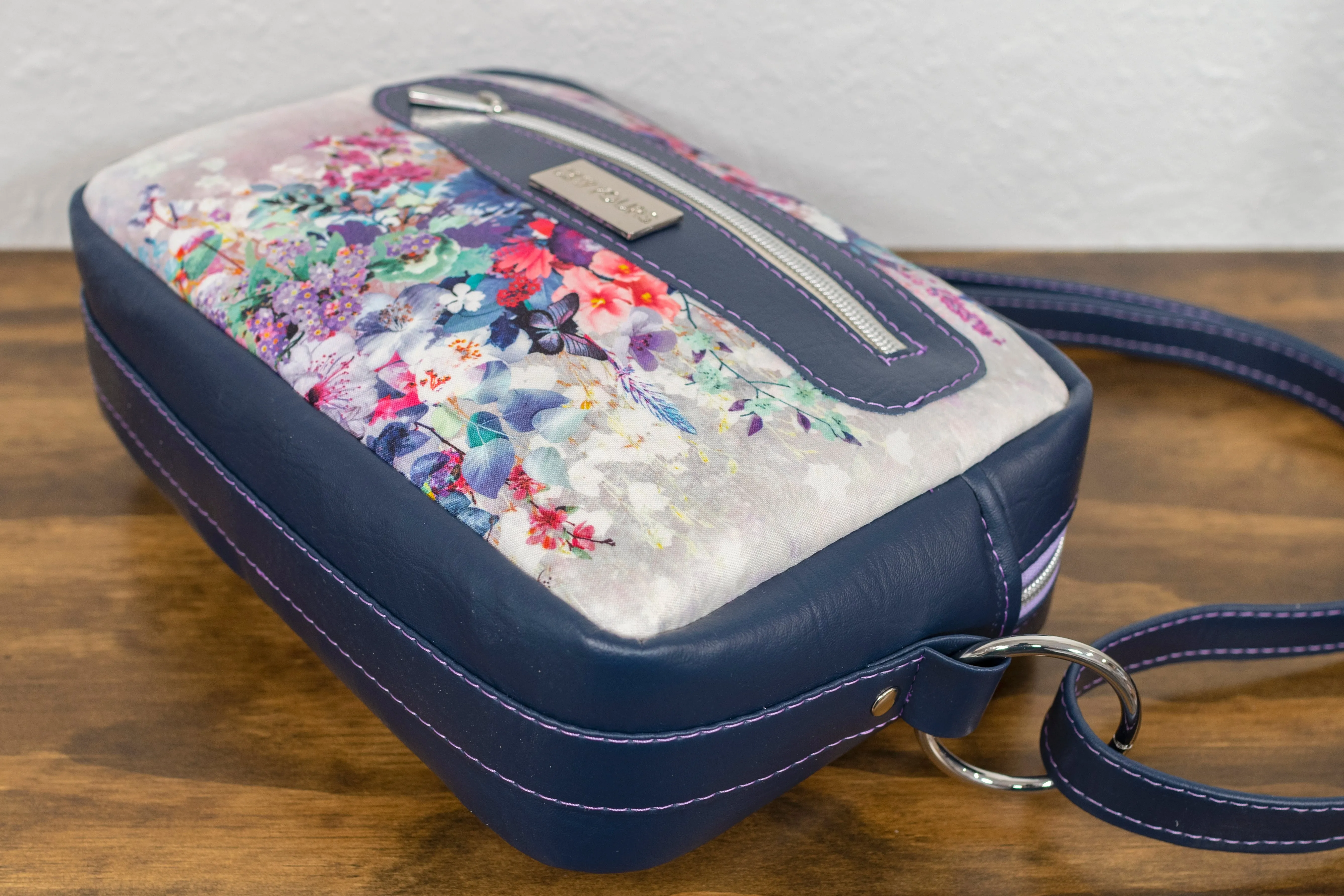 Sewing Pattern with video | The Laverna Crossover