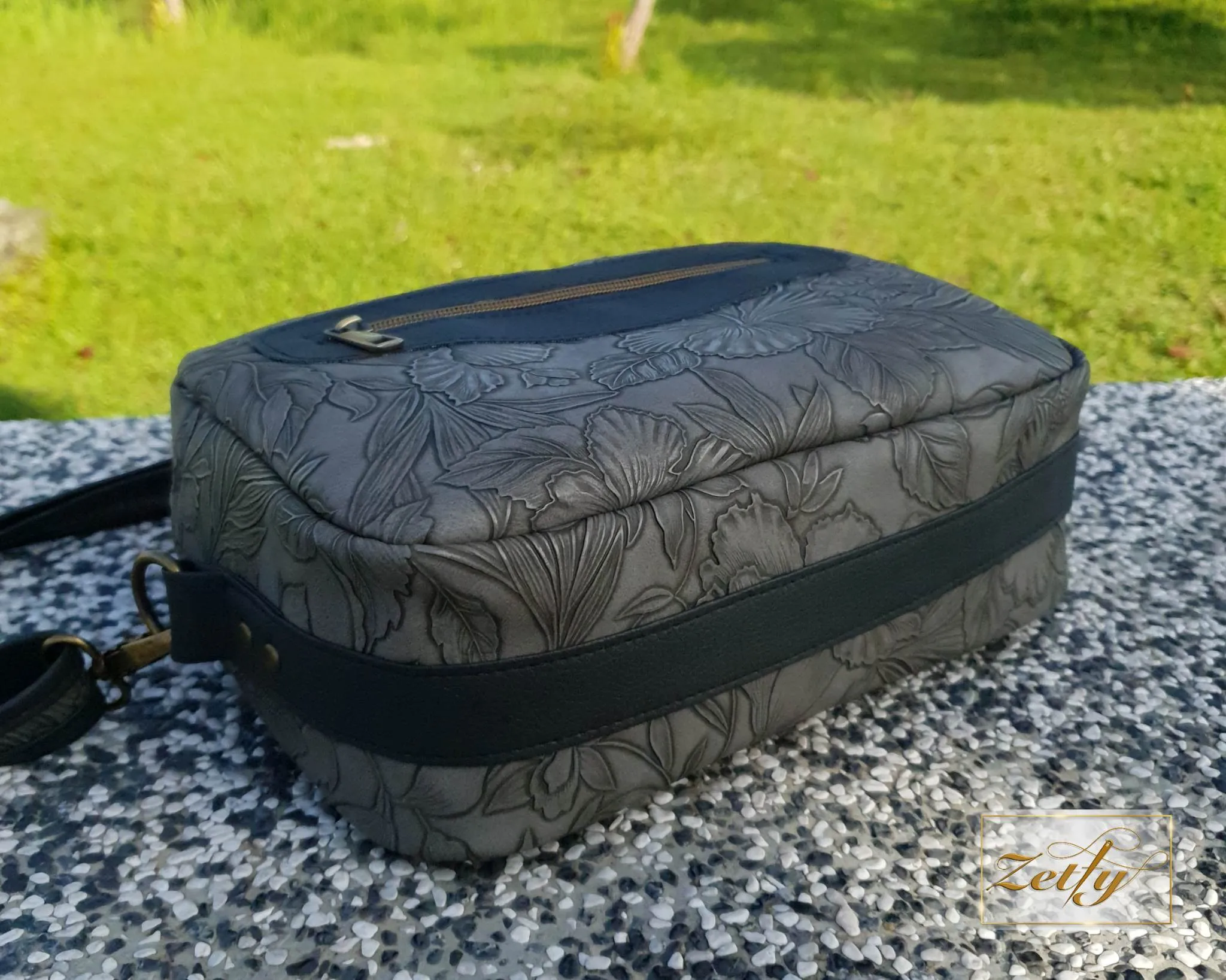 Sewing Pattern with video | The Laverna Crossover